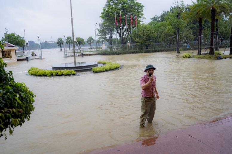 Chùm ảnh: Thành phố Huế ngập trong biển nước- Ảnh 6.