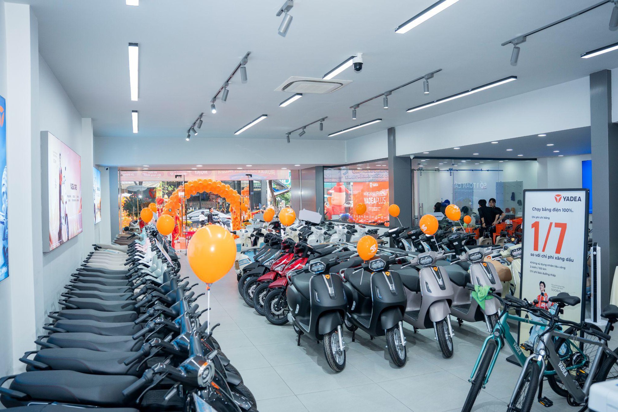 Xe điện Yadea khai trương cửa hàng Yadea Plus tại khu vực Bình Chánh, TP. HCM - Ảnh 2. Xe điện Yadea khai trương cửa hàng Yadea Plus tại khu vực Bình Chánh, TP. HCM - Ảnh 2.