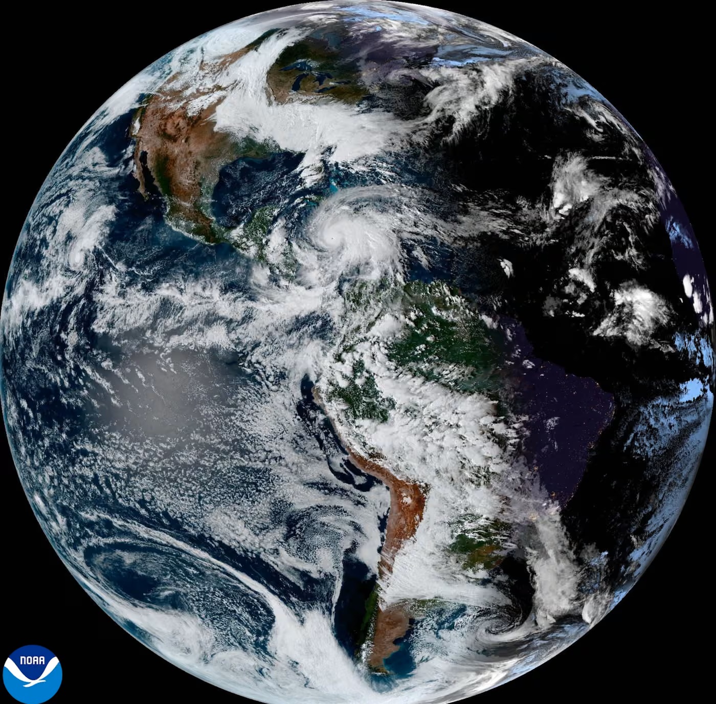 Siêu bão Melissa mạnh nhất kể từ thế kỷ 19 đi vào vùng Caribe, tàu chiến Mỹ khẩn cấp di chuyển - Ảnh 2.