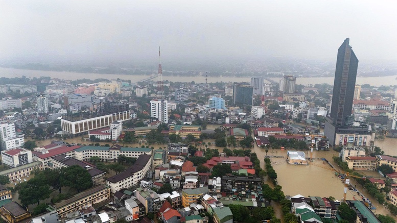 Chùm ảnh: Thành phố Huế ngập trong biển nước- Ảnh 7.