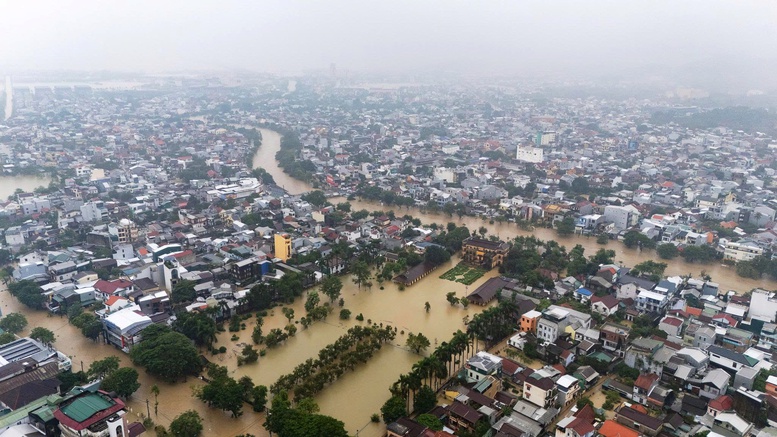 Chùm ảnh: Thành phố Huế ngập trong biển nước- Ảnh 9.