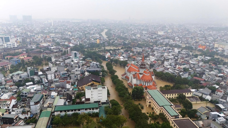 Chùm ảnh: Thành phố Huế ngập trong biển nước- Ảnh 8.