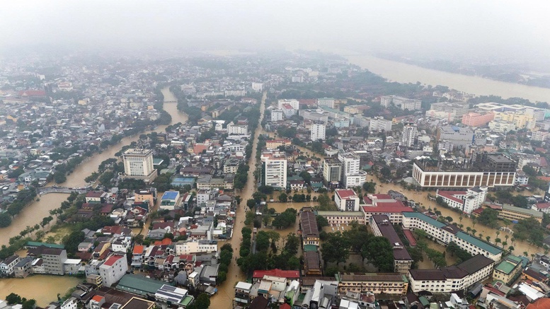 Chùm ảnh: Thành phố Huế ngập trong biển nước- Ảnh 1.