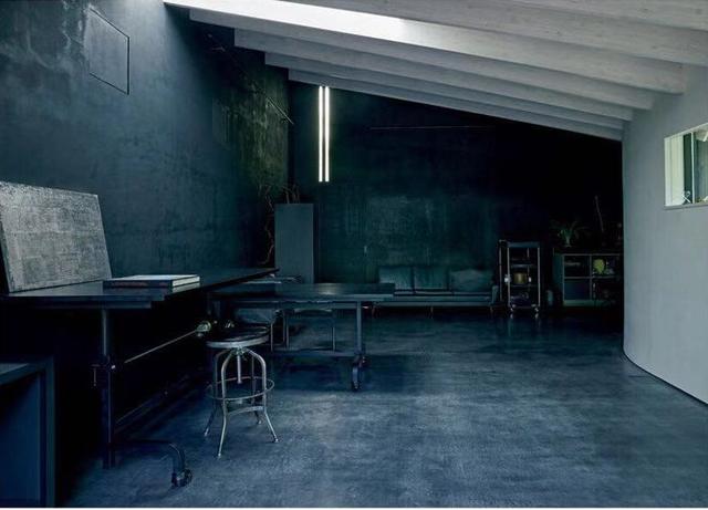 Nữ nghệ sĩ 65 tuổi bỏ phố vào rừng xây biệt thự, dựng "phòng đen" trên đất rộng 1.440m2, ở một mình với mèo - Ảnh 11. Nữ nghệ sĩ 65 tuổi bỏ phố vào rừng xây biệt thự, dựng "phòng đen" trên đất rộng 1.440m2, ở một mình với mèo - Ảnh 11.