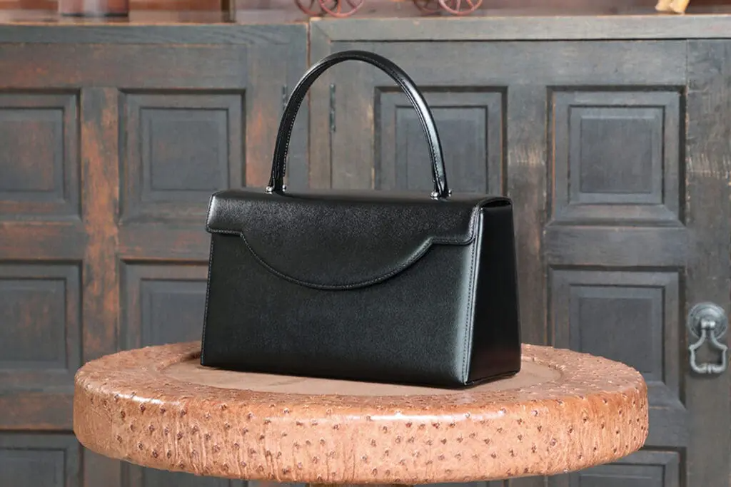 Nữ thủ tướng đầu tiên của Nhật Bản vừa nhậm chức đã khiến túi xách 24 triệu cháy hàng tới năm sau- Ảnh 8.