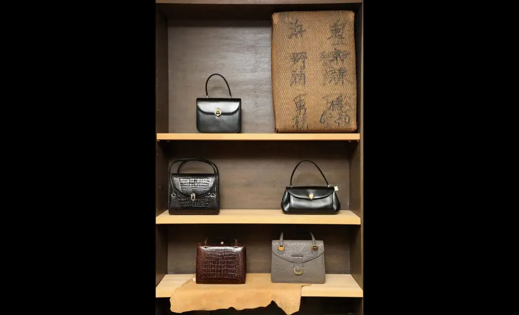 Nữ thủ tướng đầu tiên của Nhật Bản vừa nhậm chức đã khiến túi xách 24 triệu cháy hàng tới năm sau- Ảnh 7.