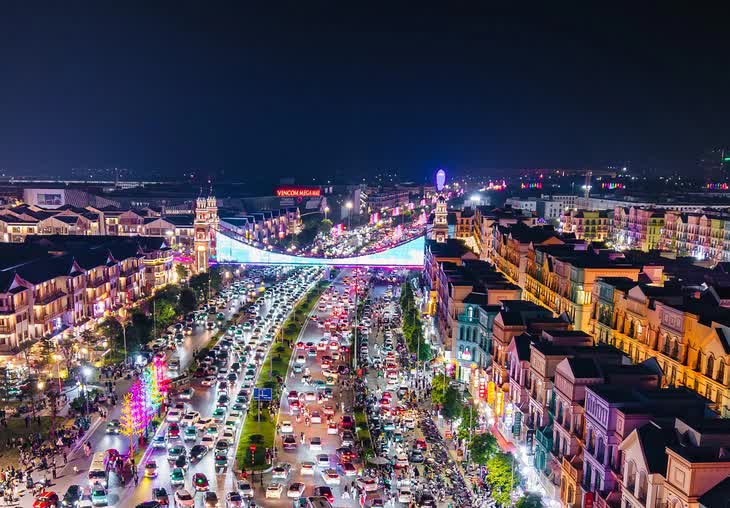 Điều gì nằm đằng sau hành động Vincom Retail bán hết Vincom Nguyễn Chí Thanh?- Ảnh 2. Điều gì nằm đằng sau hành động Vincom Retail bán hết Vincom Nguyễn Chí Thanh?- Ảnh 2.