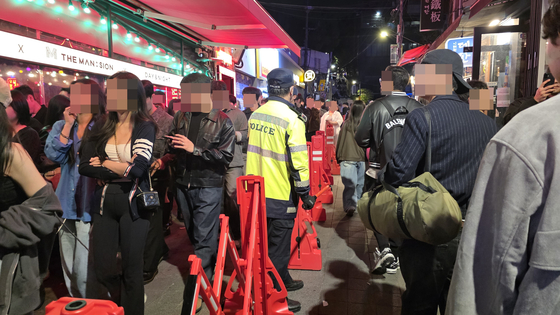 Cảnh tượng những ngày này trên con đường Hàn Quốc khiến nhiều người quan tâm, nhận xét: "Tôi vẫn ám ảnh!" - Ảnh 9. Cảnh tượng những ngày này trên con đường Hàn Quốc khiến nhiều người quan tâm, nhận xét: "Tôi vẫn ám ảnh!" - Ảnh 9.