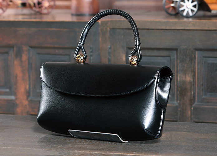 Nữ thủ tướng đầu tiên của Nhật Bản vừa nhậm chức đã khiến túi xách 24 triệu cháy hàng tới năm sau- Ảnh 9.