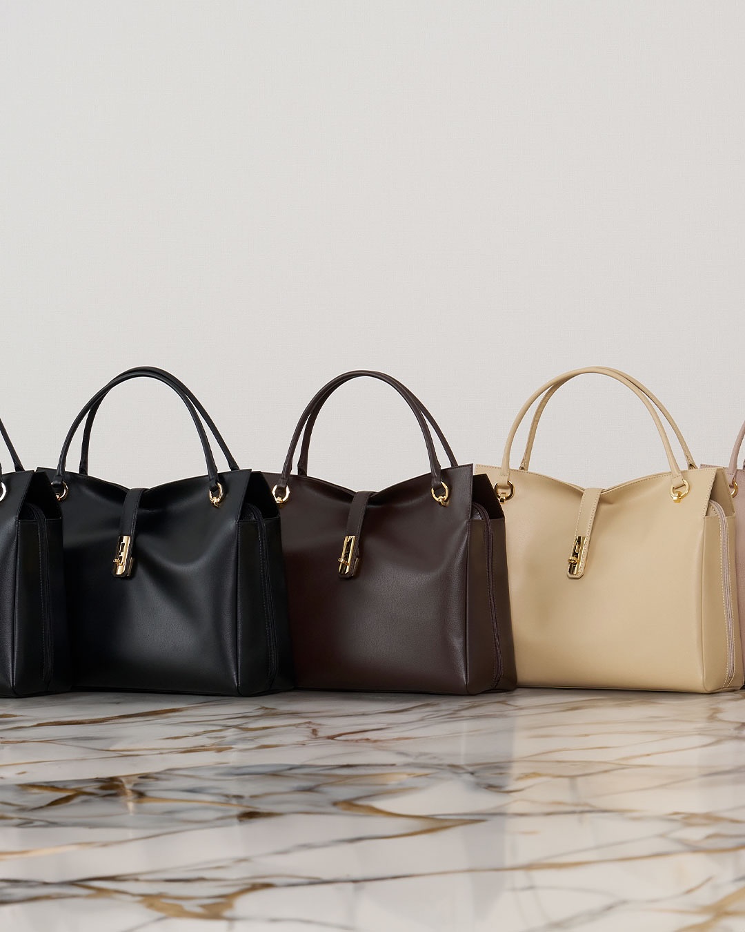 Nữ thủ tướng đầu tiên của Nhật Bản vừa nhậm chức đã khiến túi xách 24 triệu cháy hàng tới năm sau- Ảnh 3.