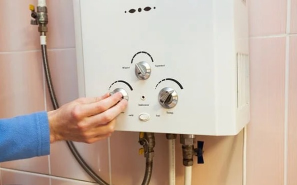 Ngàn vạn lần khuyên bạn ĐỪNG làm điều này khi tắm, đặc biệt nguy hiểm- Ảnh 2.