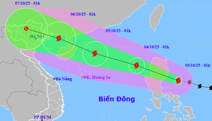 Bão Matmo giật cấp 11 gần vào Biển Đông- Ảnh 1.