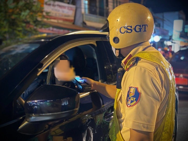 Nhiều phường, xã ở TP HCM có người vi phạm nồng độ cồn cao nhất cả nước - Ảnh 1. Nhiều phường, xã ở TP HCM có người vi phạm nồng độ cồn cao nhất cả nước - Ảnh 1.
