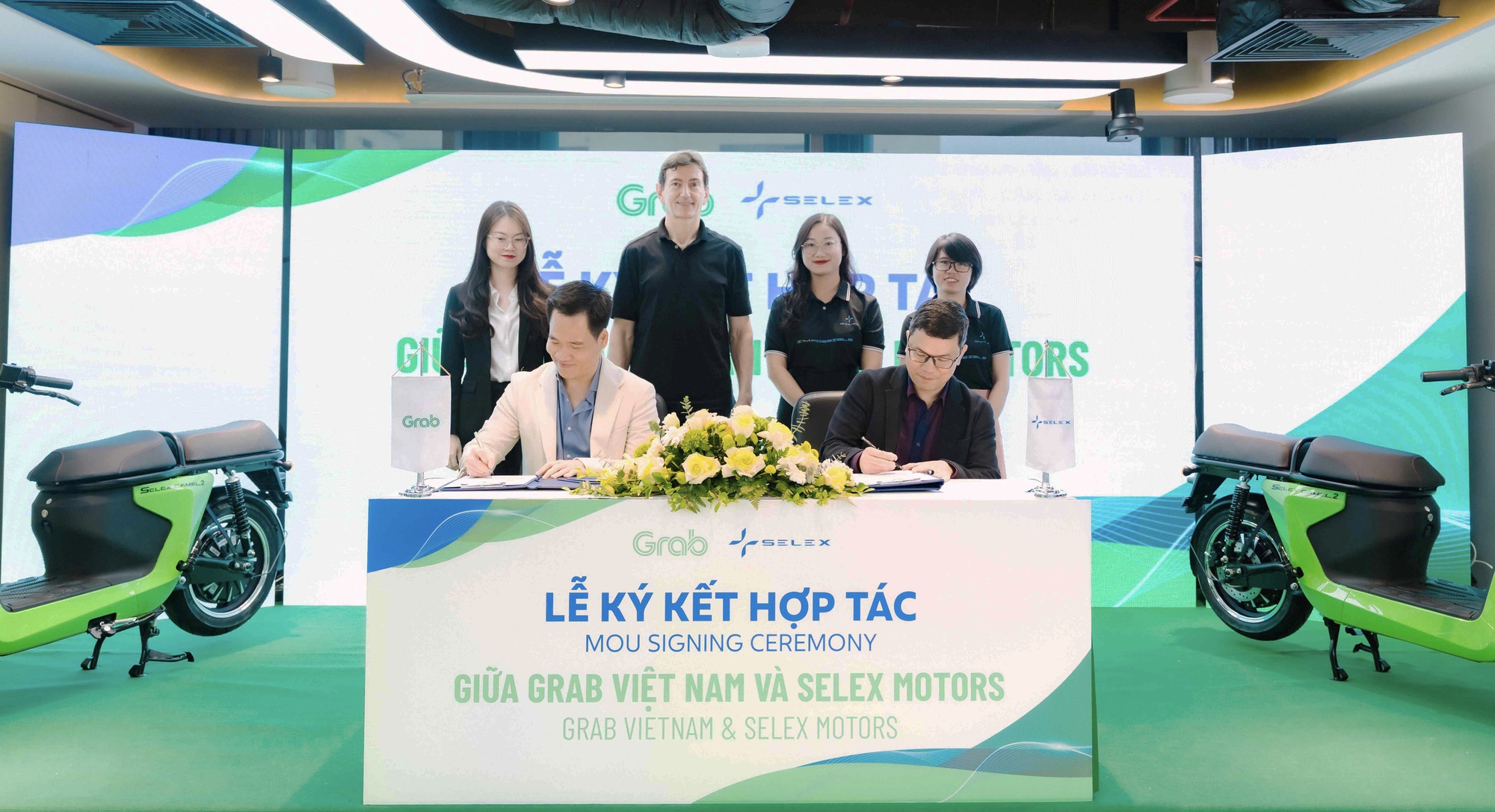 Tài xế Grab nhận hỗ trợ 10 triệu đồng khi đi xe điện của hãng Việt này: Có thể đổi pin ở trạm Petrolimex- Ảnh 1. Tài xế Grab nhận hỗ trợ 10 triệu đồng khi đi xe điện của hãng Việt này: Có thể đổi pin ở trạm Petrolimex- Ảnh 1.