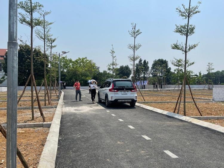 Đất nền Hòa Lạc đón tin vui metro, giá chỉ nhích nhẹ, "lép vế" trước Đông Anh, Đan Phượng - Ảnh 1.