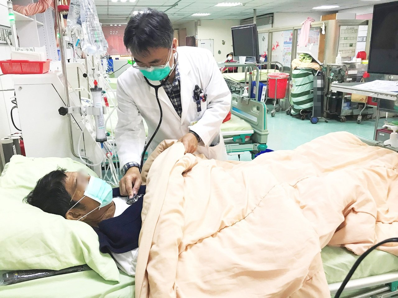 Nam sinh 16 tuổi suy thận vì ăn món ngon này mỗi đêm- Ảnh 1.