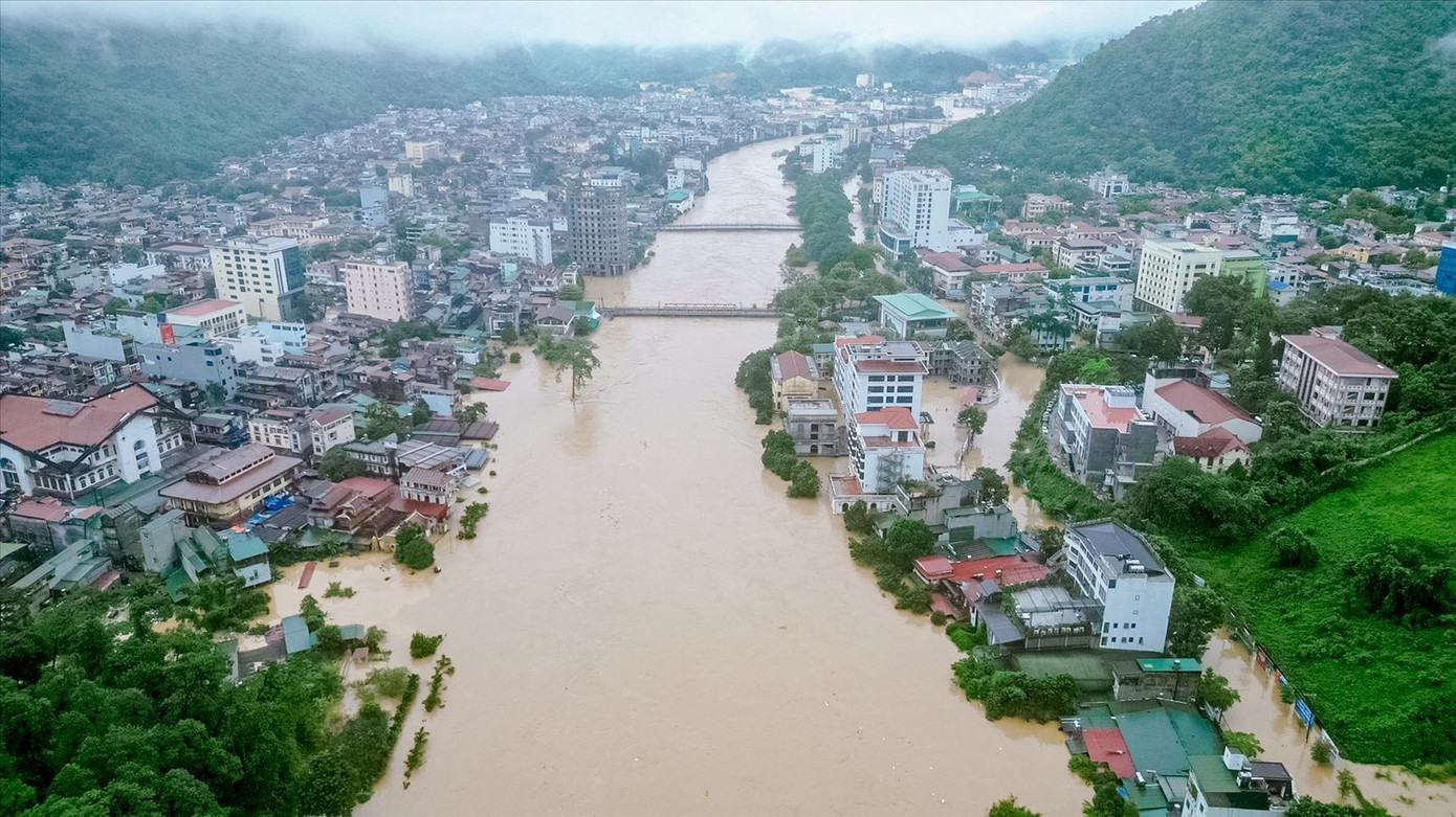 Bão Matmo di chuyển rất nhanh, đổ bộ khoảng cấp 10- Ảnh 2.