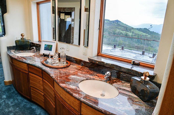 Chủ nhà bị kêu “ngớ ngẩn” khi bán căn nhà đơn sơ giữa vùng quê giá 200 tỷ đồng: Nhìn vào bên trong mới hiểu vì sao!- Ảnh 16.