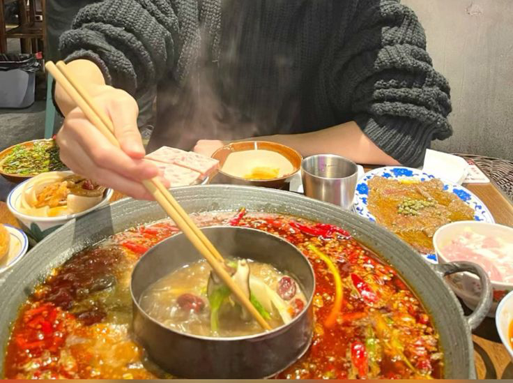 Người đàn ông suýt chết vì suy tim và phù phổi, bác sĩ cảnh báo: 8 nhóm người cẩn trọng khi ăn lẩu! - Ảnh 2.