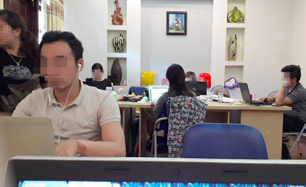 Chân dung "mắt xích" mới trong vụ Hoàng Hường: Từng điều hành “đế chế" bác sĩ giả mạo, tung ra hàng chục “thần dược” - Ảnh 4. Chân dung "mắt xích" mới trong vụ Hoàng Hường: Từng điều hành “đế chế" bác sĩ giả mạo, tung ra hàng chục “thần dược” - Ảnh 4.