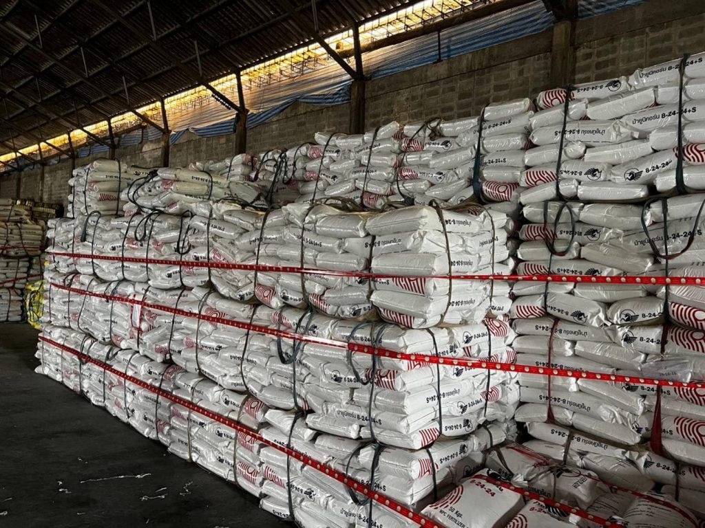 Một trung tướng chỉ huy cuộc đột kích, tóm gọn đường dây buôn bán phân bón giả quy mô lớn, tịch thu hơn 16.000 kg hóa chất không giấy phép- Ảnh 1.