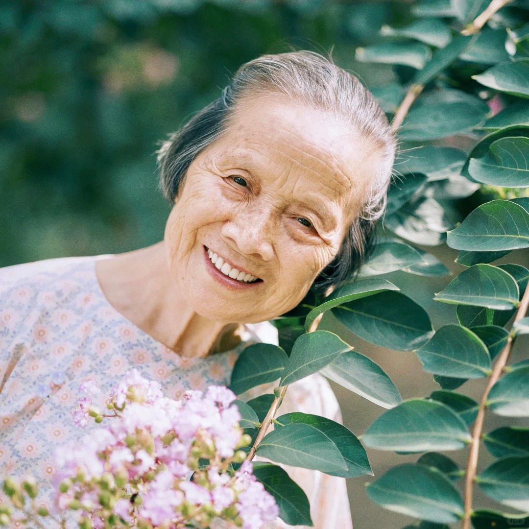 Cảnh báo: 90% người trung niên đang phí hoài "vốn sống" vào 4 điều vô bổ, xem ngay để dừng lại! - Ảnh 1. Cảnh báo: 90% người trung niên đang phí hoài "vốn sống" vào 4 điều vô bổ, xem ngay để dừng lại! - Ảnh 1.