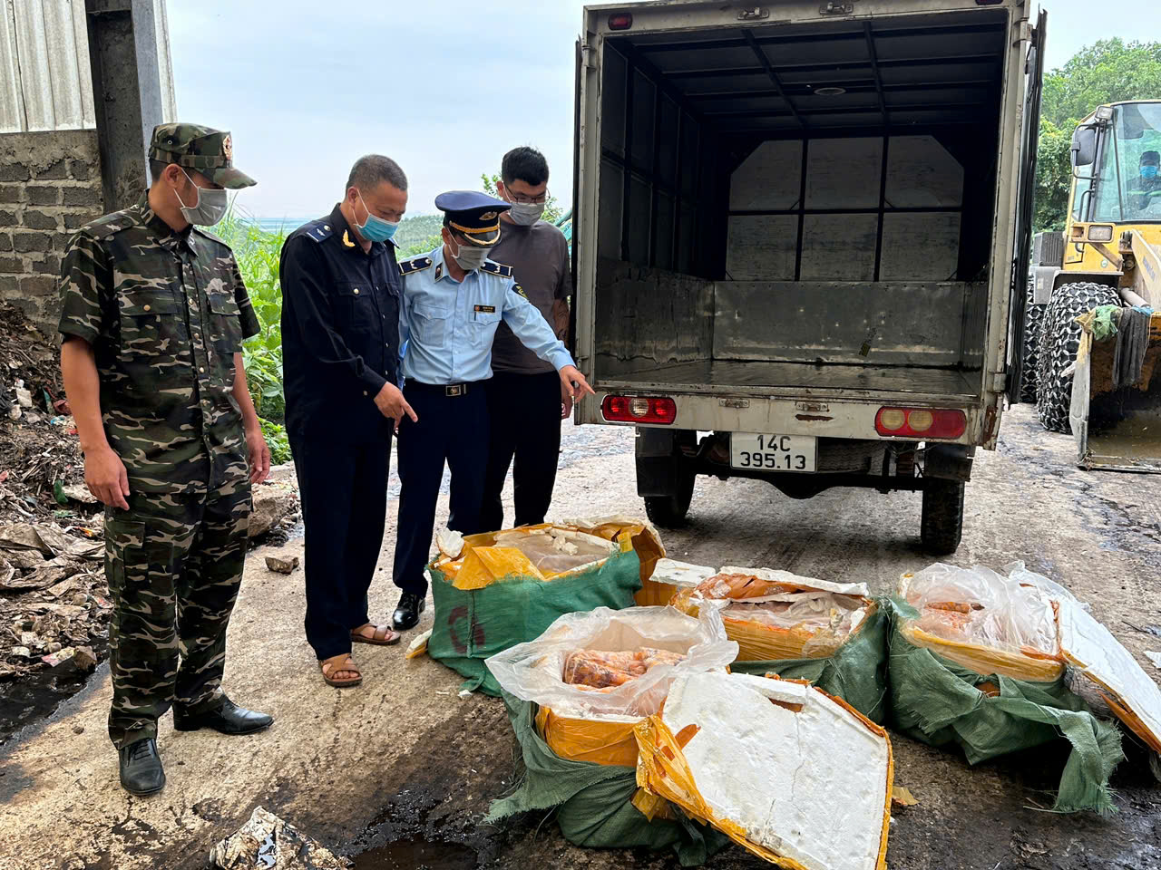 Nhà hàng Hạnh Phúc, A Triệu đồ nướng Trung Hoa cùng 6 nhà hàng ở Quảng Ninh bị phạt nặng vì kinh doanh thiếu giấy tờ, bán thực phẩm nhập lậu - Ảnh 4.