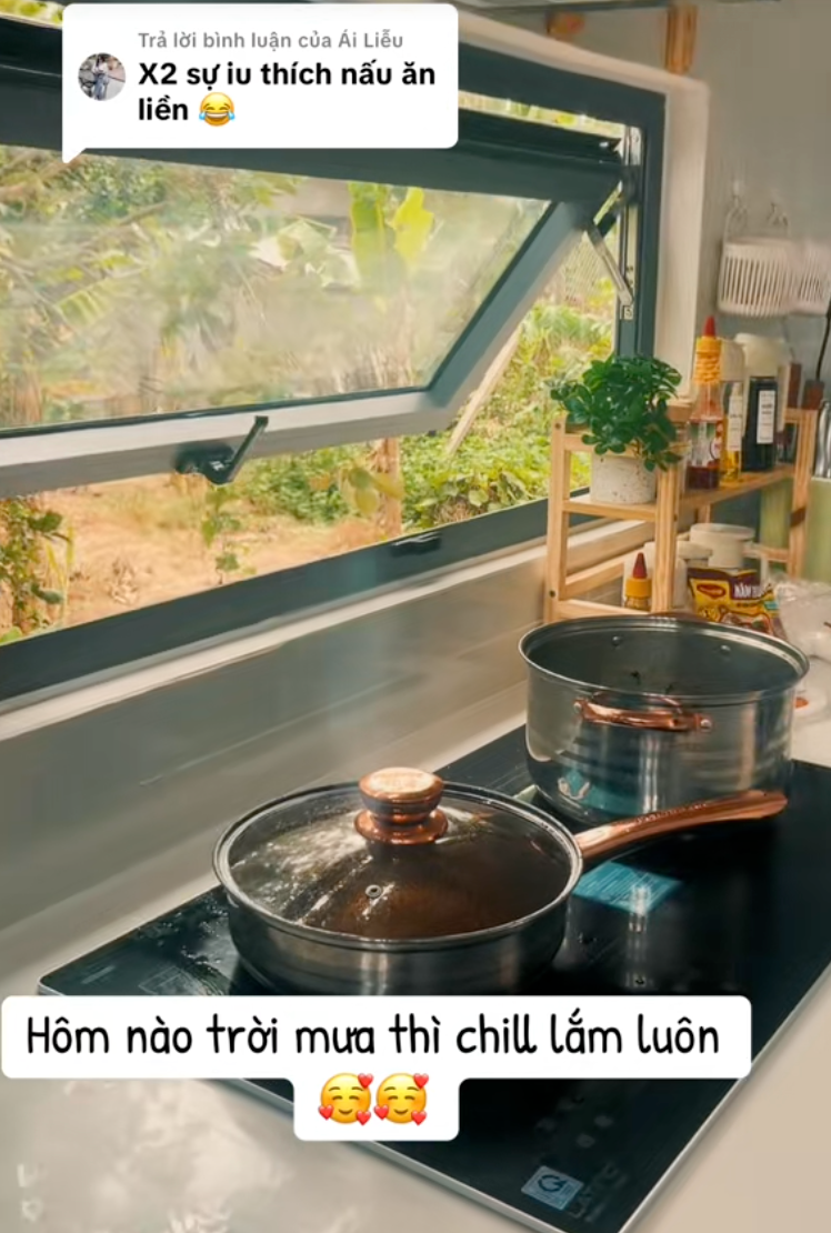 Căn bếp “hệ nghèo” nhưng sang không tưởng: Toàn đồ vài chục nghìn mà sạch như khách sạn- Ảnh 2.