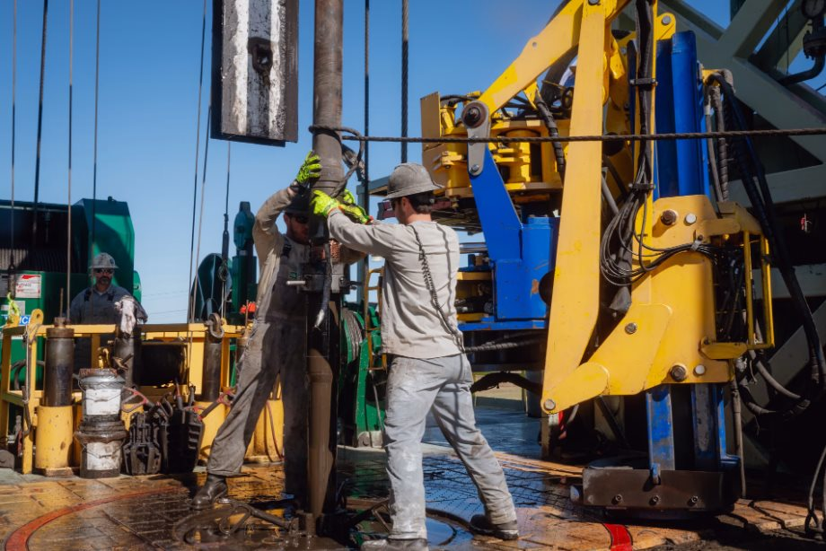 Khoan thủng 5.800 mét đất đá, khí phun lên ngùn ngụt, kho báu ‘nóng bỏng tay’ trị giá tới 100 tỷ USD lộ diện, trải dài hàng trăm km- Ảnh 1.