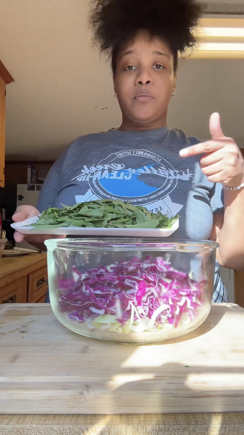 Người Việt “ngả mũ” khi thấy khách Tây tự tay làm món gỏi này dù chưa từng nếm thử- Ảnh 2.