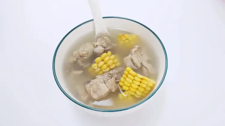 Người có tuổi mới cần bổ sung canxi đúng không? Đừng ngốc, bạn nên bổ sung canxi kịp thời từ sau tuổi 30 nhưng tránh 3 hiểu lầm này- Ảnh 3.