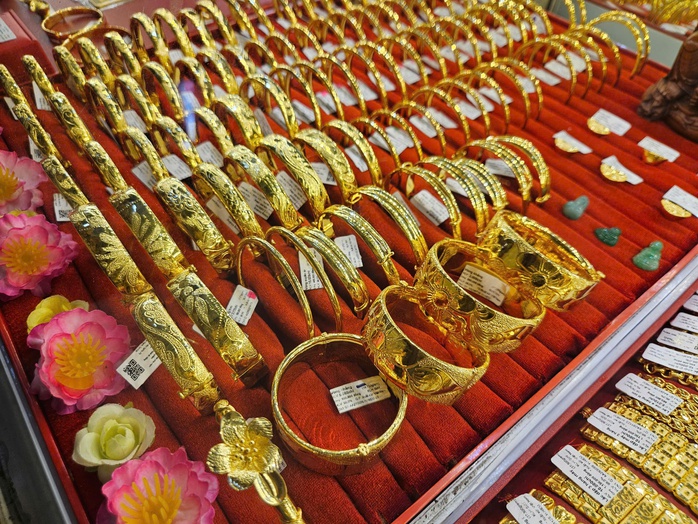 Tối 30-10, giá vàng miếng SJC, vàng nhẫn tăng cả triệu đồng- Ảnh 1. Tối 30-10, giá vàng miếng SJC, vàng nhẫn tăng cả triệu đồng- Ảnh 1.