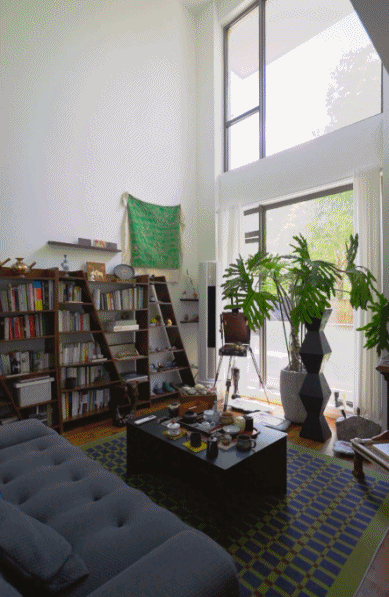 Sống một mình giữa ngôi nhà 350m2 đầy hơi ấm cùng Einstein, nữ nghệ sĩ 35 tuổi nhắn nhủ: Tự do không phải là bỏ đi mọi ràng buộc mà là...- Ảnh 12. Sống một mình giữa ngôi nhà 350m2 đầy hơi ấm cùng Einstein, nữ nghệ sĩ 35 tuổi nhắn nhủ: Tự do không phải là bỏ đi mọi ràng buộc mà là...- Ảnh 12.