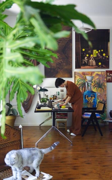 Sống một mình giữa ngôi nhà 350m2 đầy hơi ấm cùng Einstein, nữ nghệ sĩ 35 tuổi nhắn nhủ: Tự do không phải là bỏ đi mọi ràng buộc mà là...- Ảnh 3. Sống một mình giữa ngôi nhà 350m2 đầy hơi ấm cùng Einstein, nữ nghệ sĩ 35 tuổi nhắn nhủ: Tự do không phải là bỏ đi mọi ràng buộc mà là...- Ảnh 3.