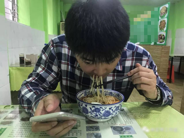 Bác sĩ Trung Quốc khuyên khi ăn làm 1 việc, người Việt đã quen làm từ nhỏ- Ảnh 2.