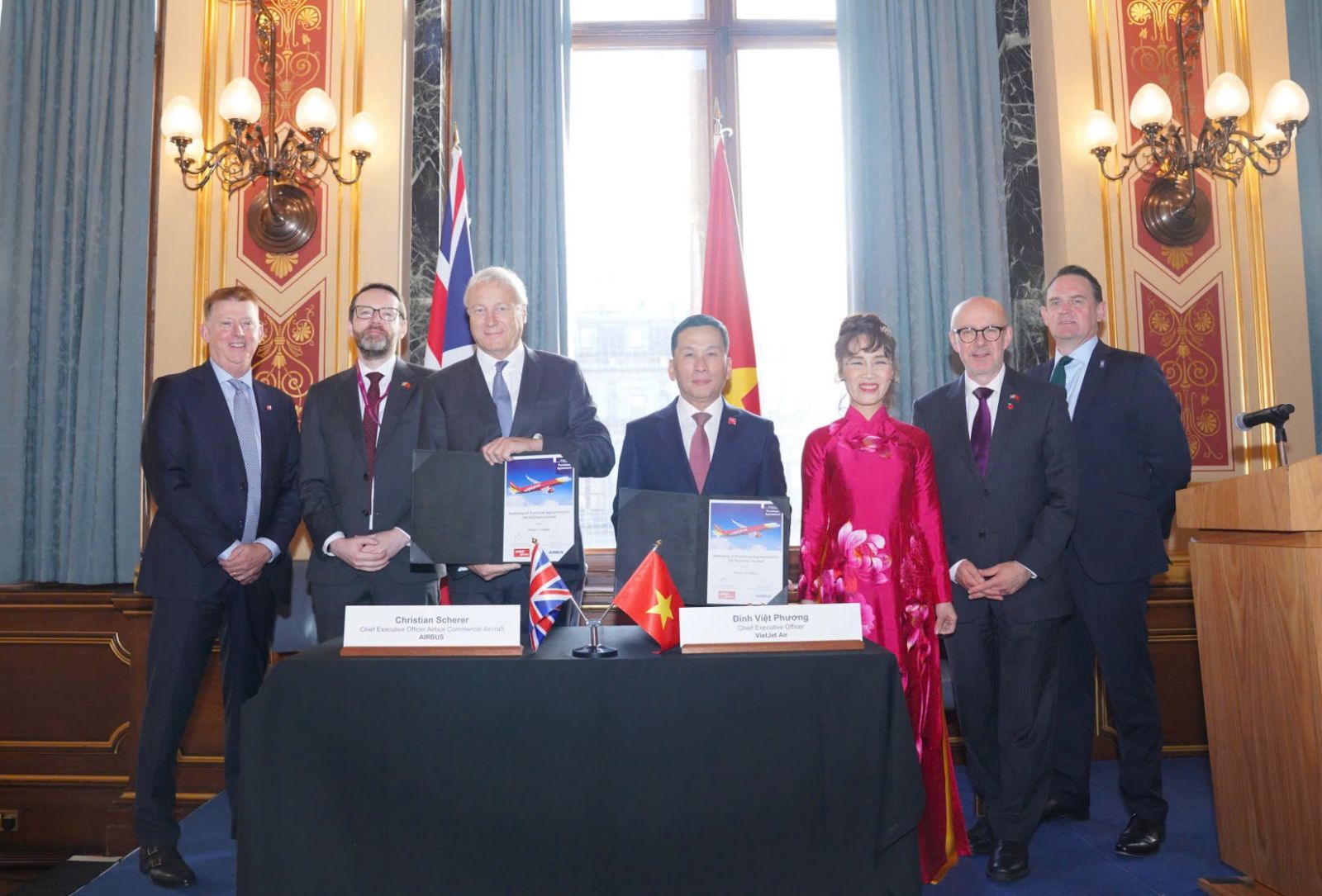 Vietjet đặt mua 100 tàu bay Airbus A321neo, đánh dấu cột mốc mớitrong quan hệ hợp tác Việt Nam – Vương quốc Anh - Ảnh 1. Vietjet đặt mua 100 tàu bay Airbus A321neo, đánh dấu cột mốc mớitrong quan hệ hợp tác Việt Nam – Vương quốc Anh - Ảnh 1.