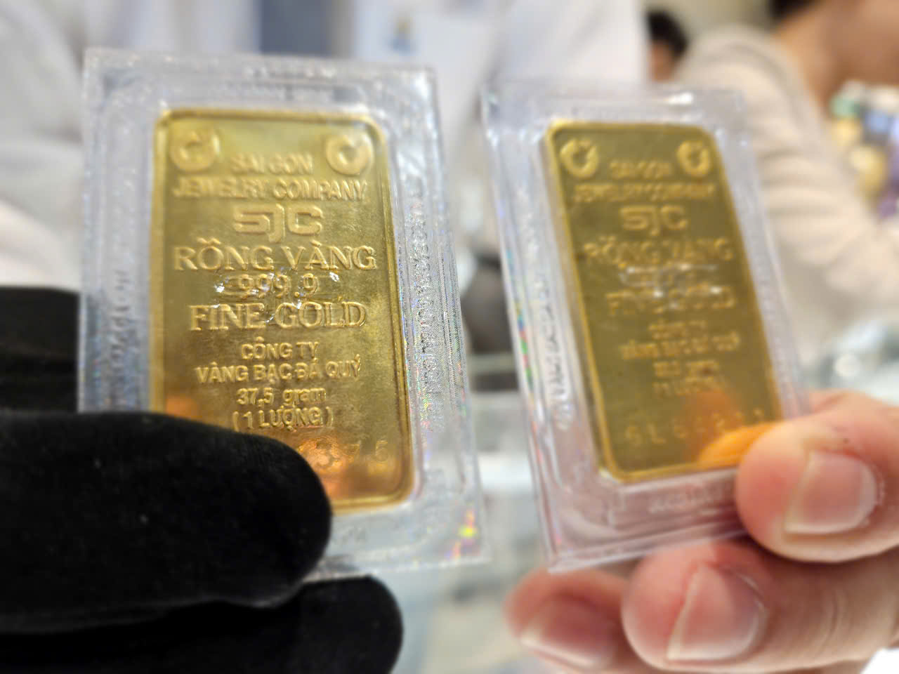 Giá vàng nhẫn giảm mạnh vào Cuối ngày 31 - 10 , thị trường vàng biến động - Ảnh 2. Giá vàng nhẫn giảm mạnh vào Cuối ngày 31 - 10 , thị trường vàng biến động - Ảnh 2.