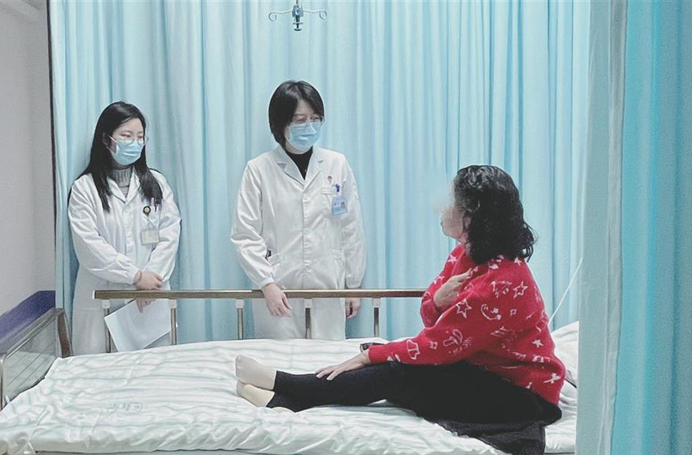 Người phụ nữ cùng lúc mắc 2 bệnh ung thư vì mê loại thịt vừa ngon lại tiện, được nhiều người trẻ "chuộng" - Ảnh 1.