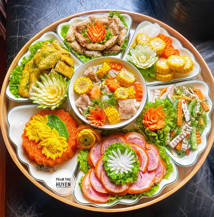 Mâm cúng rằm tháng 8 năm 2025 đầy đủ gồm những gì?- Ảnh 2.