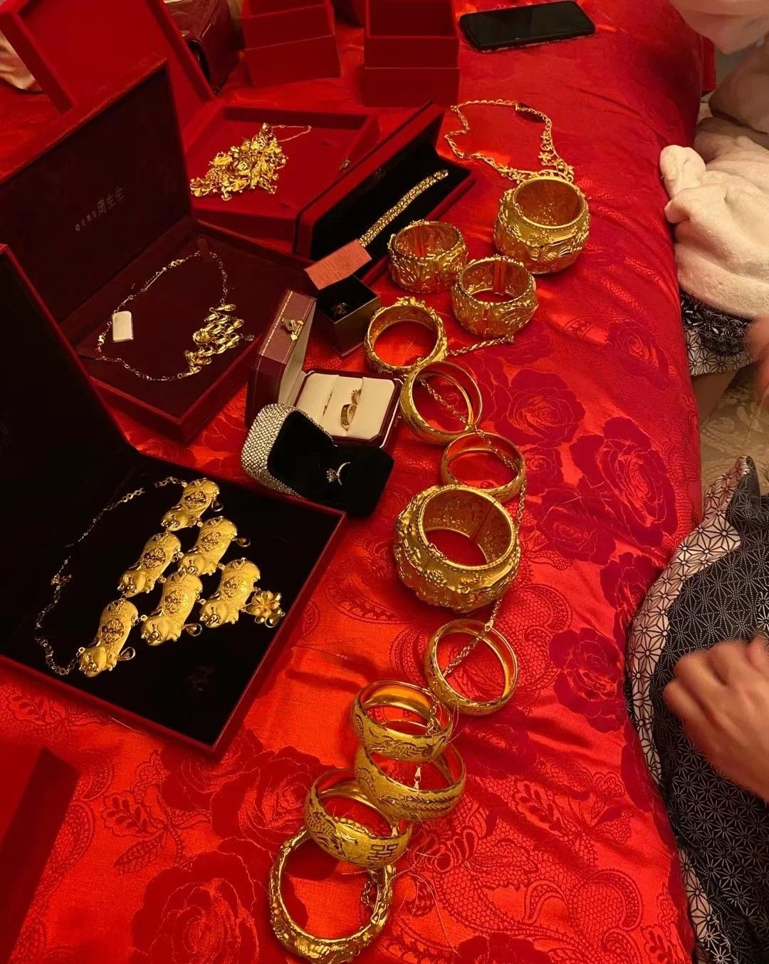 5 cây vàng cưới vợ cho con trở thành món nợ lặng lẽ bòn rút tuổi trung niên- Ảnh 1.