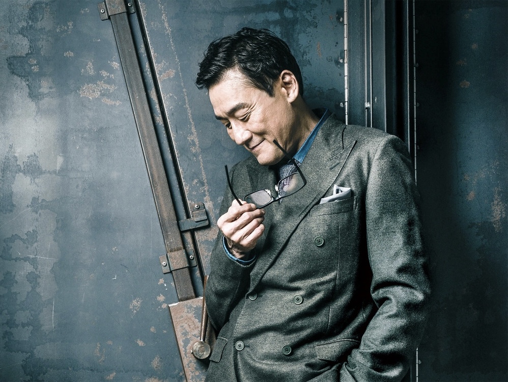 Chuyện gì đây: Giày Hoka từng được giới trẻ săn lùng nay bị gắn mác ‘ông chú 40 tuổi’; iPhone 17 cũng không thoát kiếp ‘phụ kiện trung niên’ - VÌ SAO?- Ảnh 4.