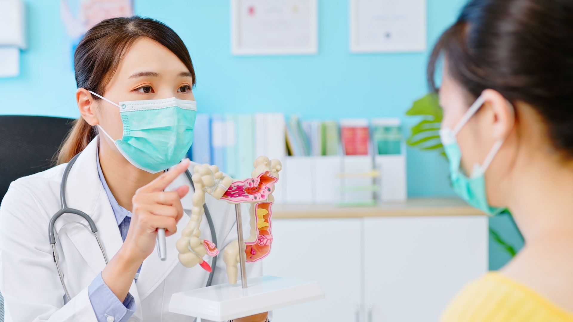 20-30 tuổi đã mắc ung thư đại trực tràng: Bác sĩ Bệnh viện Bạch Mai chỉ ra 'thủ phạm' đang châm 'mồi lửa'- Ảnh 1. 20-30 tuổi đã mắc ung thư đại trực tràng: Bác sĩ Bệnh viện Bạch Mai chỉ ra 'thủ phạm' đang châm 'mồi lửa'- Ảnh 1.