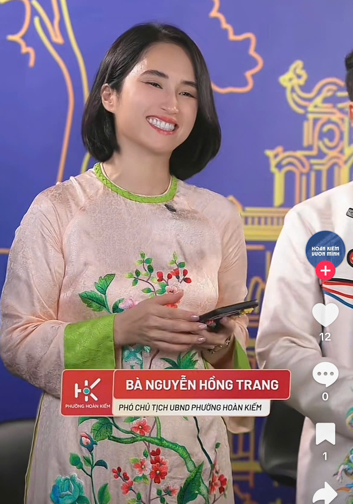 Gây bão TikTok: Cục trưởng Cục QLTT lần đầu xuất hiện trên livestream cùng KOL Hoa hậu Vỉa hè trải nghiệm bánh Trung thu - Ảnh 2.