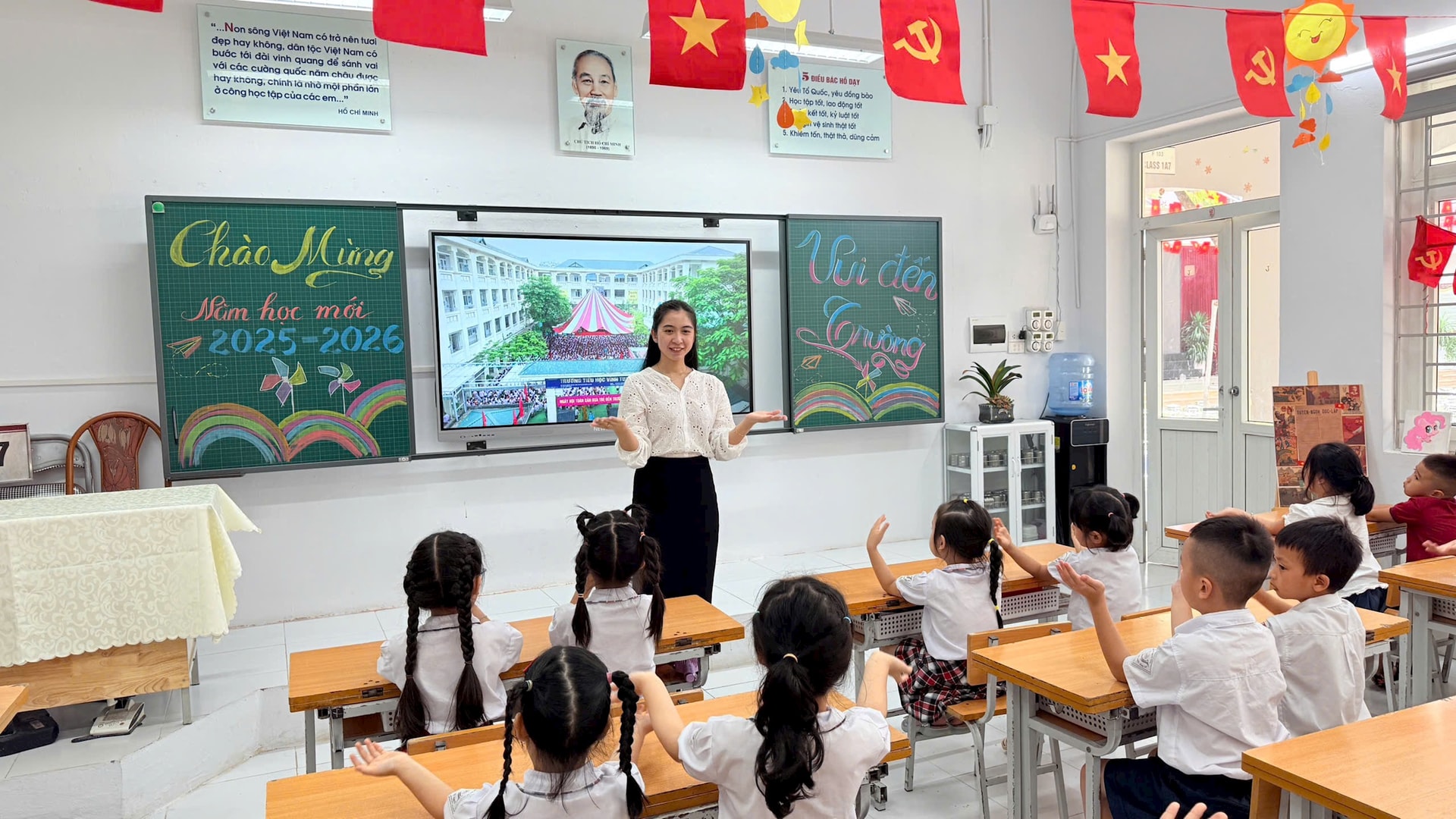 Học sinh Hà Nội nghỉ học ngày 6-10 để ứng phó bão số 11- Ảnh 1.