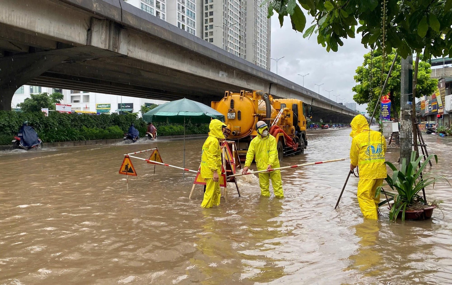 Công ty Thoát nước Hà Nội: Doanh thu nửa đầu năm gần 450 tỷ, lợi nhuận tăng 14%- Ảnh 1.