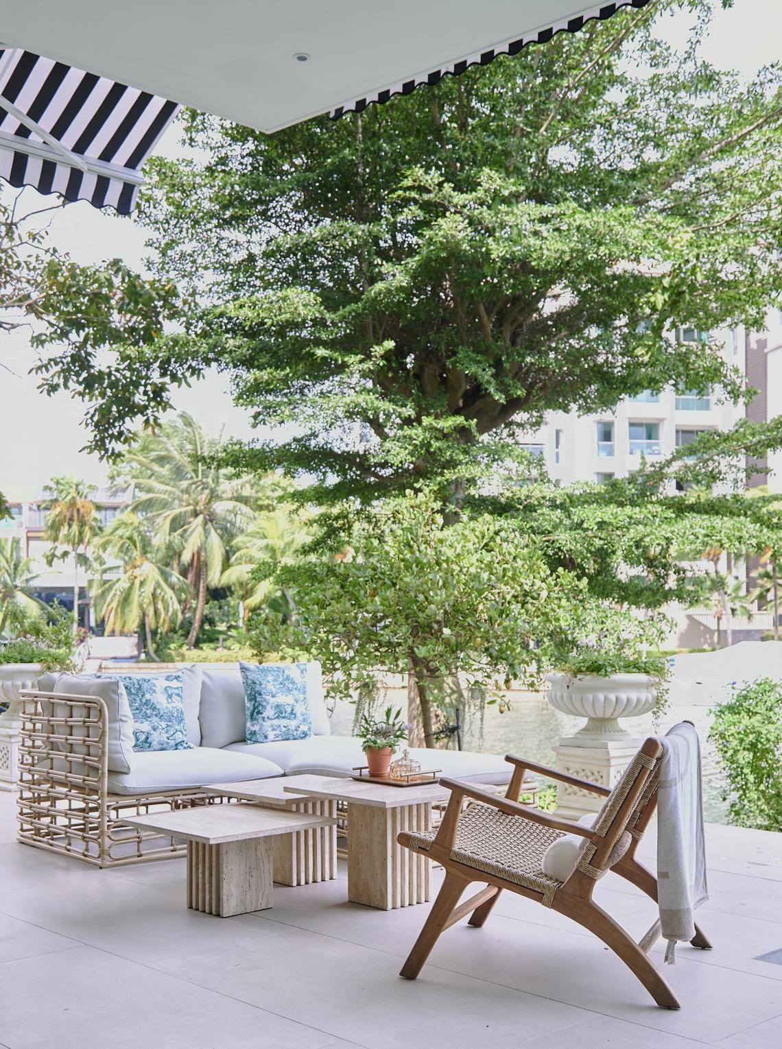 Cuộc sống thở thôi cũng thấy giàu của phú bà U60: Dinh thự 1600 tỷ, cũng trồng cây nuôi gà nhưng gà 1,5 triệu/ con, chanh 25 triệu/ cây- Ảnh 3.