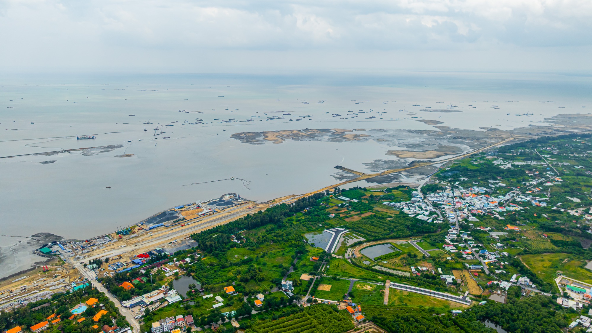 Toàn cảnh khu vực sẽ xây nhà hát lớn nhất Đông Nam Á, công viên dài 4 km, dự kiến đón 6 triệu lượt khách/năm- Ảnh 5. Toàn cảnh khu vực sẽ xây nhà hát lớn nhất Đông Nam Á, công viên dài 4 km, dự kiến đón 6 triệu lượt khách/năm- Ảnh 5.