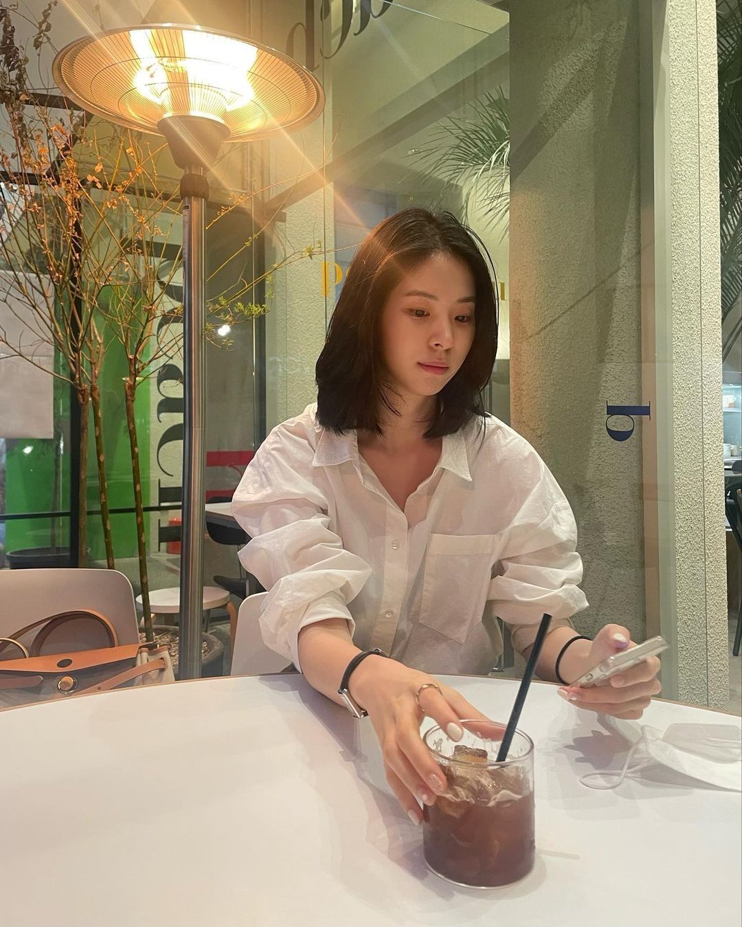 5 dấu hiệu của một người đang nghèo đi từng ngày: Điều số 3 rất đáng lo, tiền bạc âm thầm sa sút- Ảnh 1.