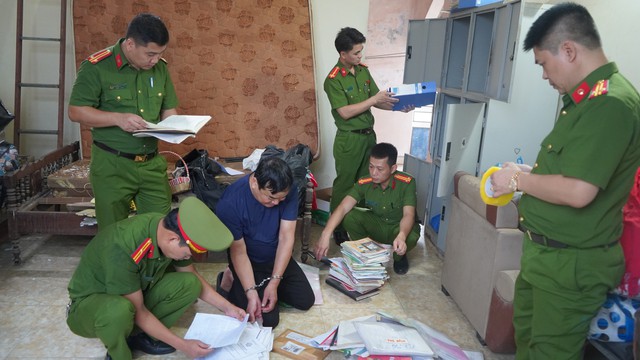 Bắt tạm giam, khám xét nơi ở của Nguyễn Văn Trình- Ảnh 4. Bắt tạm giam, khám xét nơi ở của Nguyễn Văn Trình- Ảnh 4.