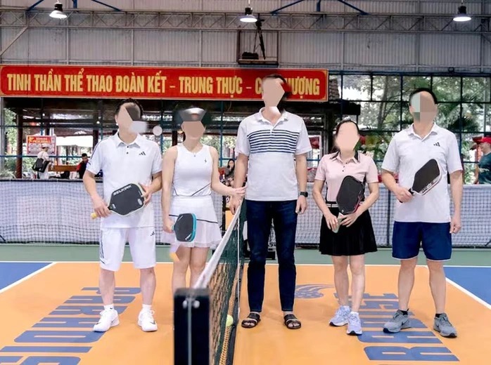 Chủ tịch xã nói gì về việc bí thư xã bị “tố” bỏ lớp bồi dưỡng để chơi Pickleball? - Ảnh 1. Chủ tịch xã nói gì về việc bí thư xã bị “tố” bỏ lớp bồi dưỡng để chơi Pickleball? - Ảnh 1.